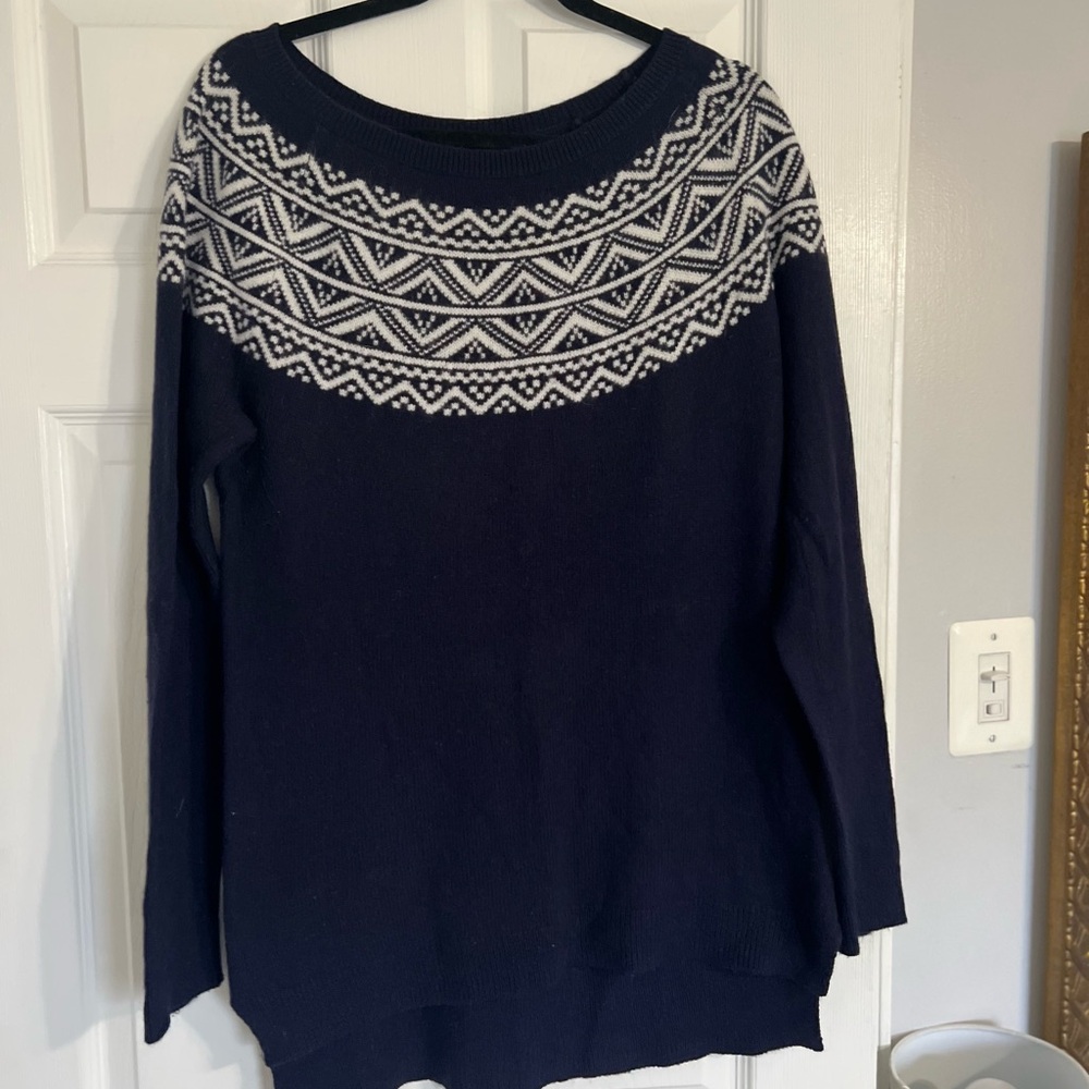 Gap Maternity Navy and cream Knit Fair Isle Tunic Sweater. Size Medium.